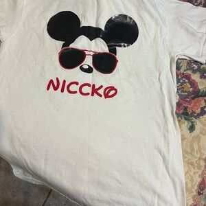 Gildan Kids White Tee with Black and Red Graphic
Size S